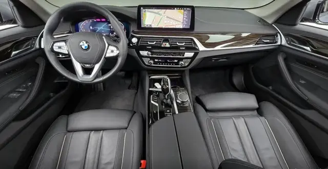 BMW 5 SERIES LUXURY 2022