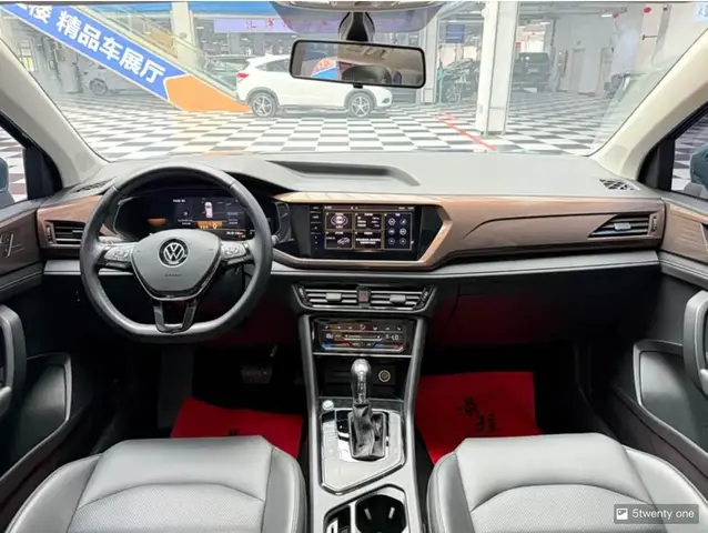 VOLKSWAGEN THARU LUXURY 2022