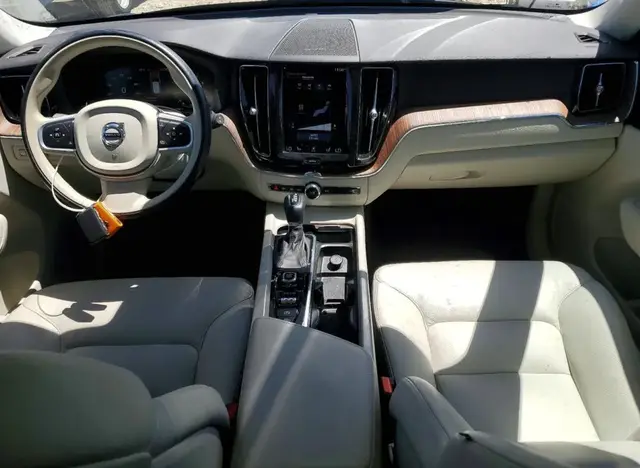 VOLVO XC60 T5 MOMENTUM 2021