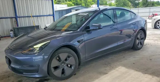 TESLA MODEL 3 2021