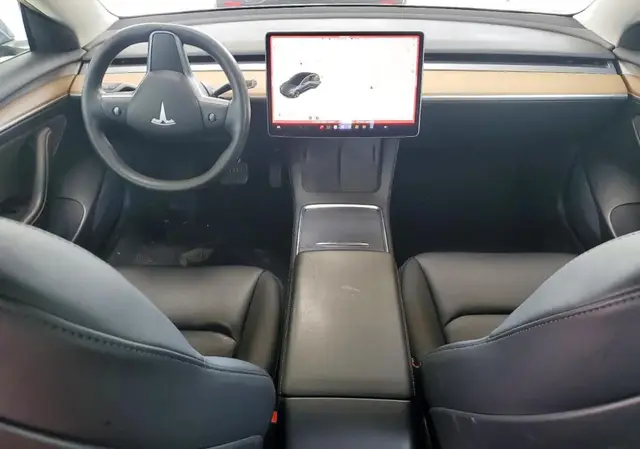 TESLA MODEL 3 2021