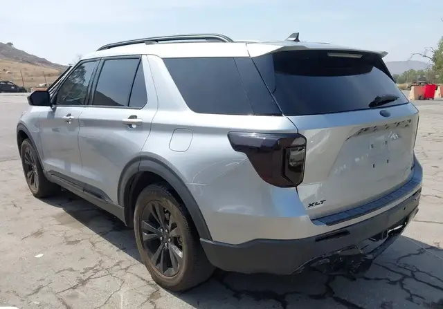 FORD EXPLORER XLT 2023