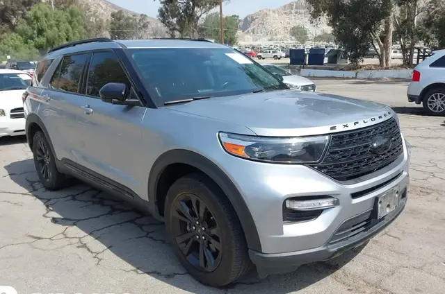 FORD EXPLORER XLT 2023