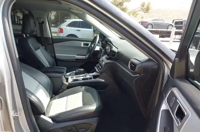 FORD EXPLORER XLT 2023