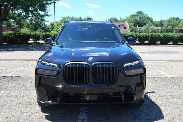 BMW X7 SPORTS ACTIVITY VEHICLE 2023