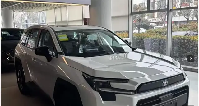 TOYOTA RAV4 R-4 ELITE 2026