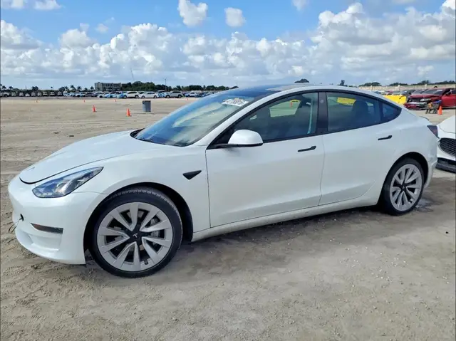 TESLA MODEL 3 2023