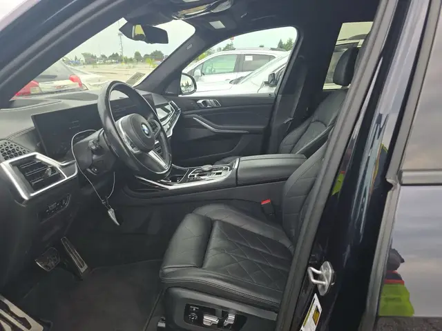 BMW X7 SPORTS ACTIVITY VEHICLE 2023