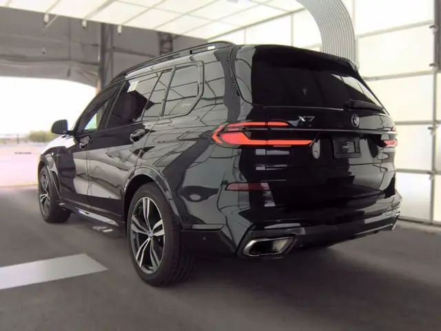 BMW X7 SPORTS ACTIVITY VEHICLE 2023