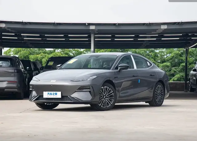 GEELY GALAXY E8 2026