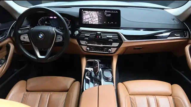 BMW 5 SERIES LUXURY 2022