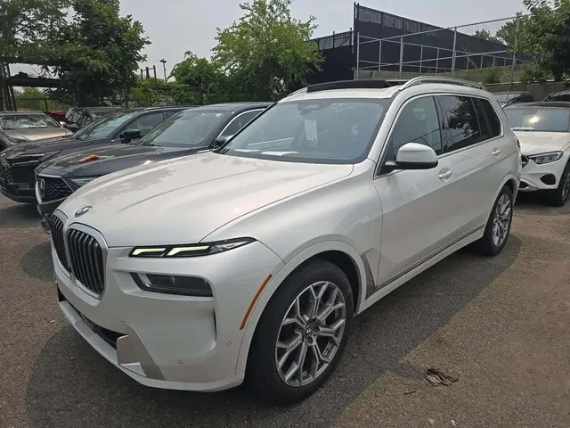 BMW X7 SPORTS ACTIVITY VEHICLE 2023