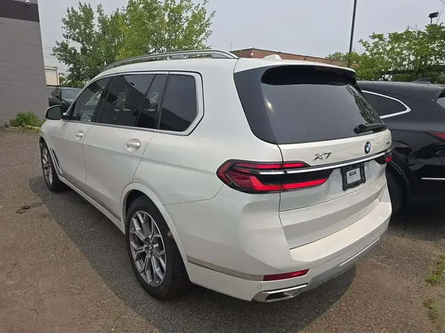 BMW X7 SPORTS ACTIVITY VEHICLE 2023