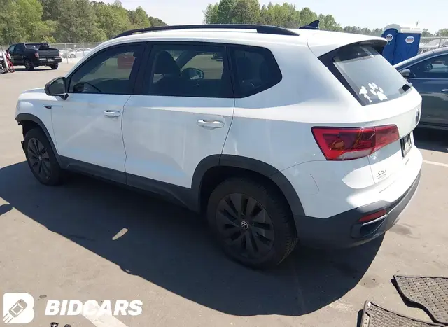 VOLKSWAGEN TAOS 2021