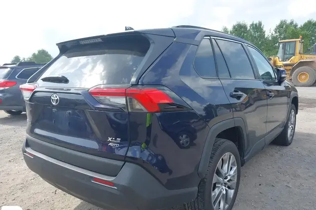 TOYOTA RAV4 XLE PREMIUM 2022