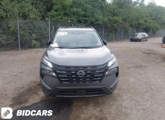NISSAN ROGUE DARK ARMOR 2026