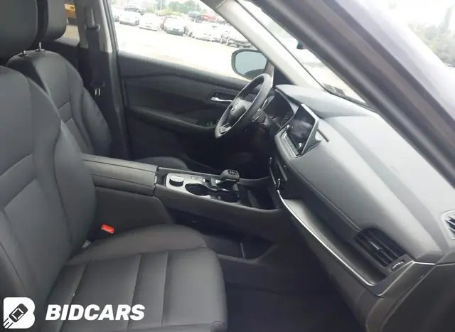 NISSAN ROGUE DARK ARMOR 2026