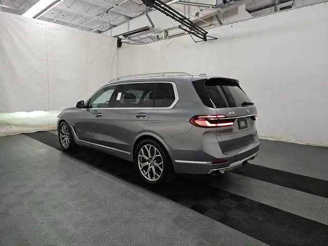 BMW X7 SPORTS ACTIVITY VEHICLE 2023