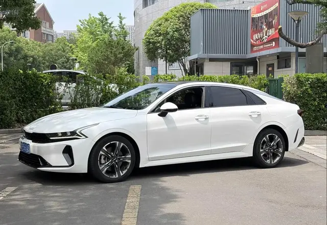 KIA K5 REFRESH МОЩНЫЙ ТОП-МОТОР 2.0Т (ИНДЕКС 380T) + КЛАССИЧЕСКИЙ АВТОМАТ (АКПП) 2022