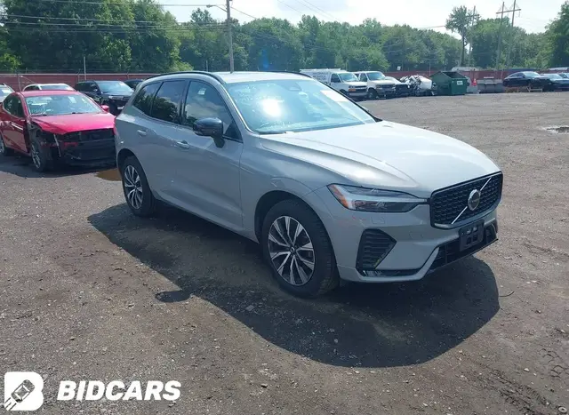 VOLVO XC60 B5 CORE DARK THEME 2023