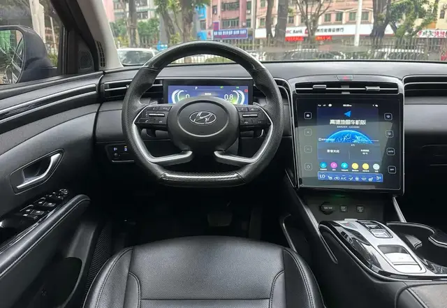 HYUNDAI TUCSON LUX PREMIUM EDITION (УДЛИНЕННАЯ ВЕРСИЯ L УДЕРЖАНИЕ В ПОЛОСЕ LANE KEEPING ASSIST ПРЕДУПРЕЖДЕНИЕ О ВЫХ 2023