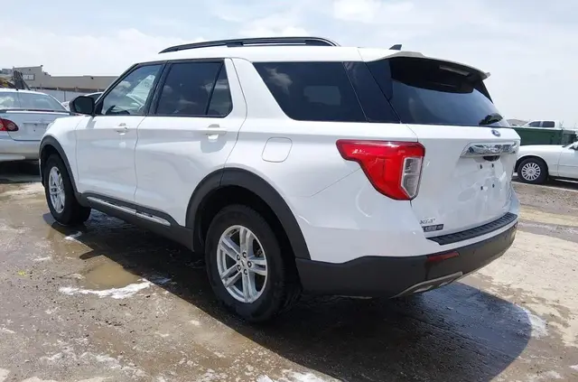 FORD EXPLORER XLT 2023