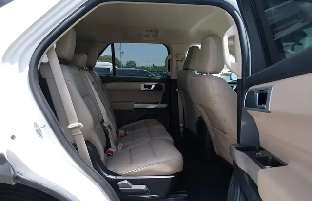 FORD EXPLORER XLT 2023