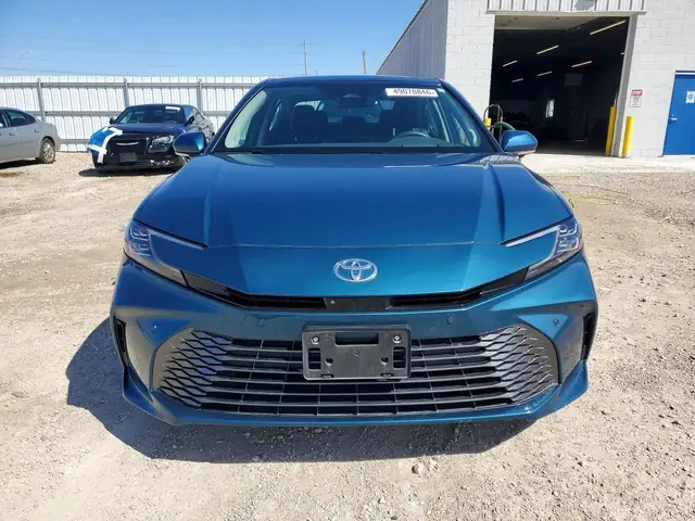 TOYOTA CAMRY 2025