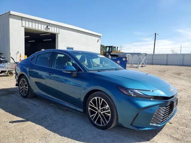 TOYOTA CAMRY 2025