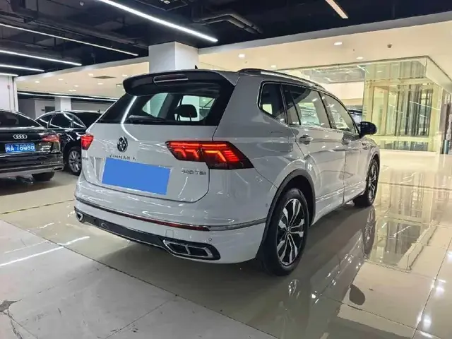 VOLKSWAGEN TIGUAN L 2022
