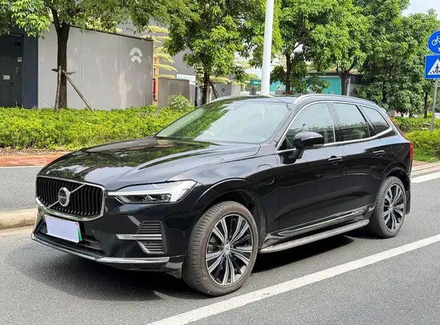 VOLVO XC60 PLUG-IN HYBRID T8 2022