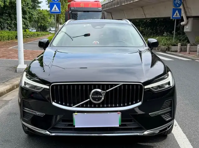 VOLVO XC60 PLUG-IN HYBRID T8 2022