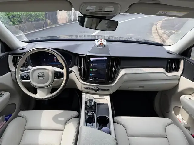 VOLVO XC60 PLUG-IN HYBRID T8 2022