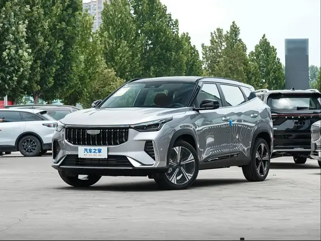 GEELY BOYUE МАКСИМАЛЬНАЯ ВЕРСИЯ BELOVED (LONGTENG). ТУРБОМОТОР НА 181 Л.С. (290 Н М). ОГРОМНЫЙ ВЕРТИКАЛЬНЫЙ ДИСП 2026