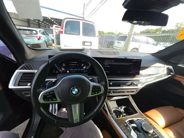BMW X7 SPORTS ACTIVITY VEHICLE 2024