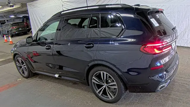 BMW X7 SPORTS ACTIVITY VEHICLE 2024