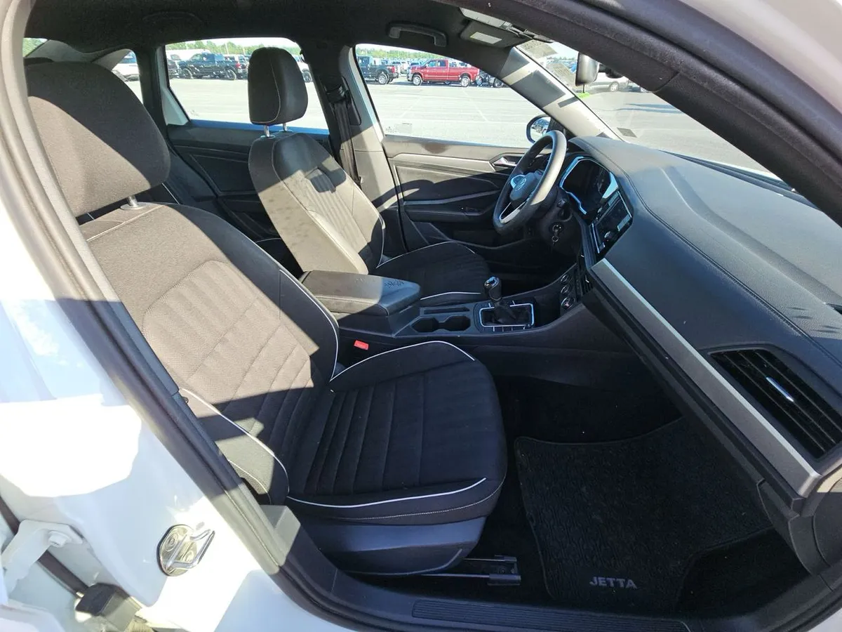 VOLKSWAGEN JETTA SPORT 2023