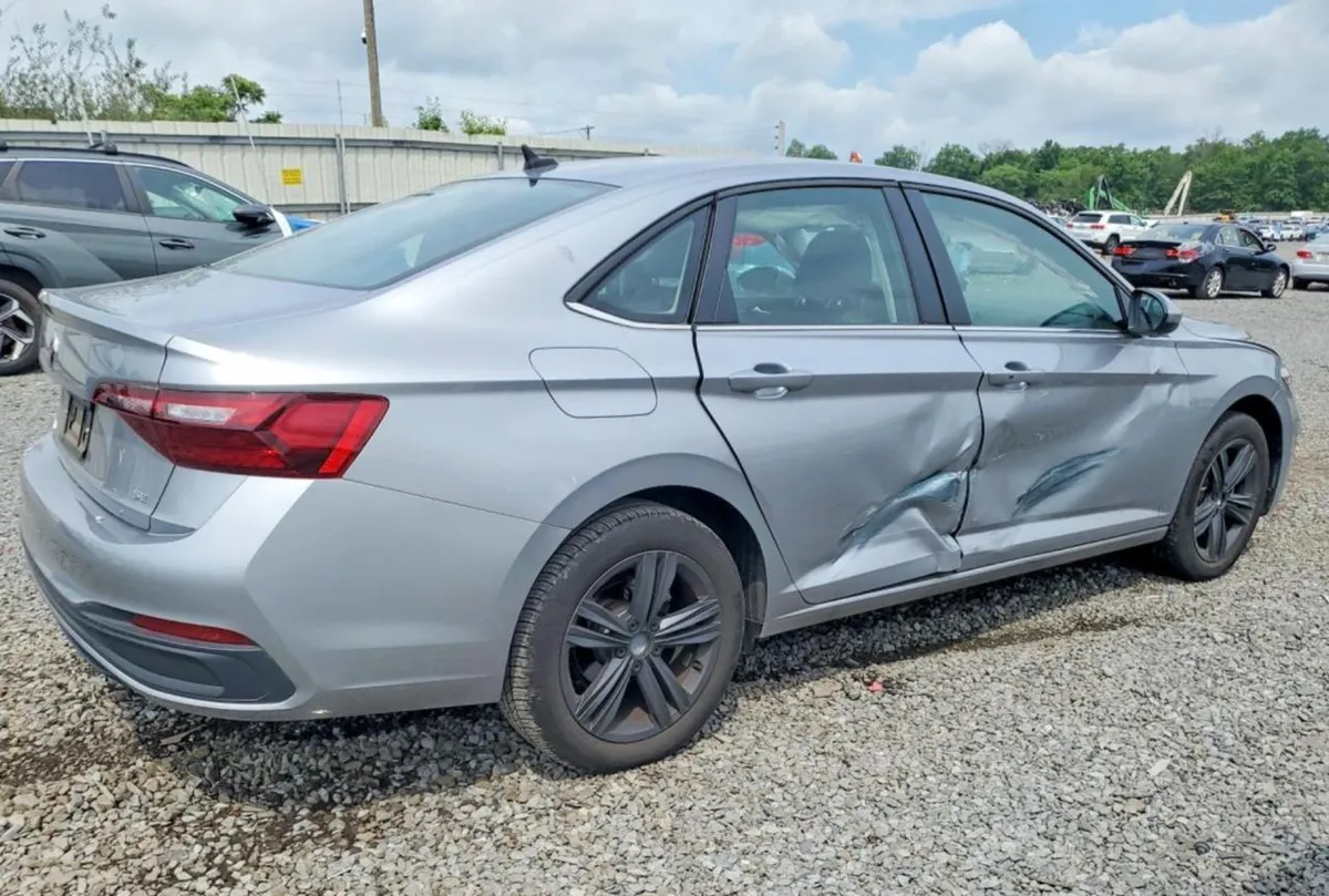 VOLKSWAGEN JETTA SE 2024