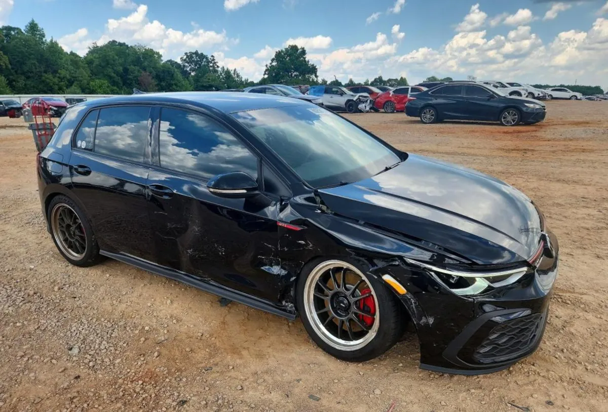 VOLKSWAGEN GOLF S 2024