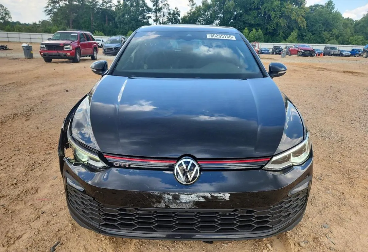 VOLKSWAGEN GOLF S 2024