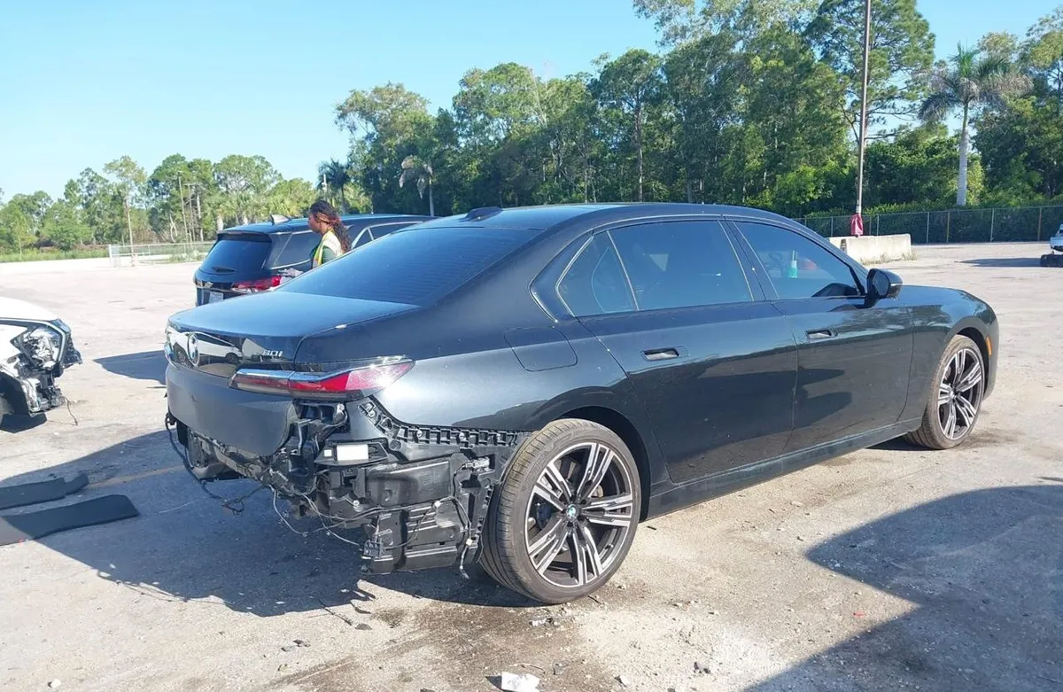 BMW 760I 2024