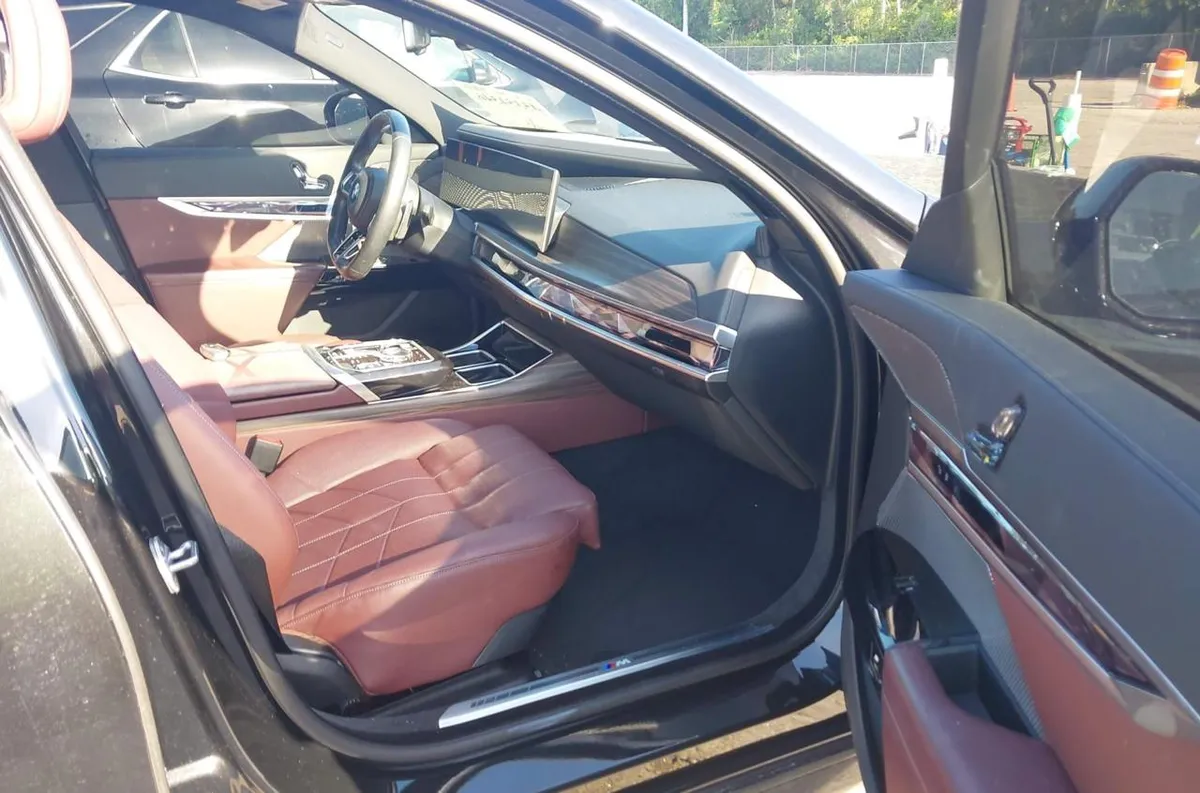 BMW 760I 2024