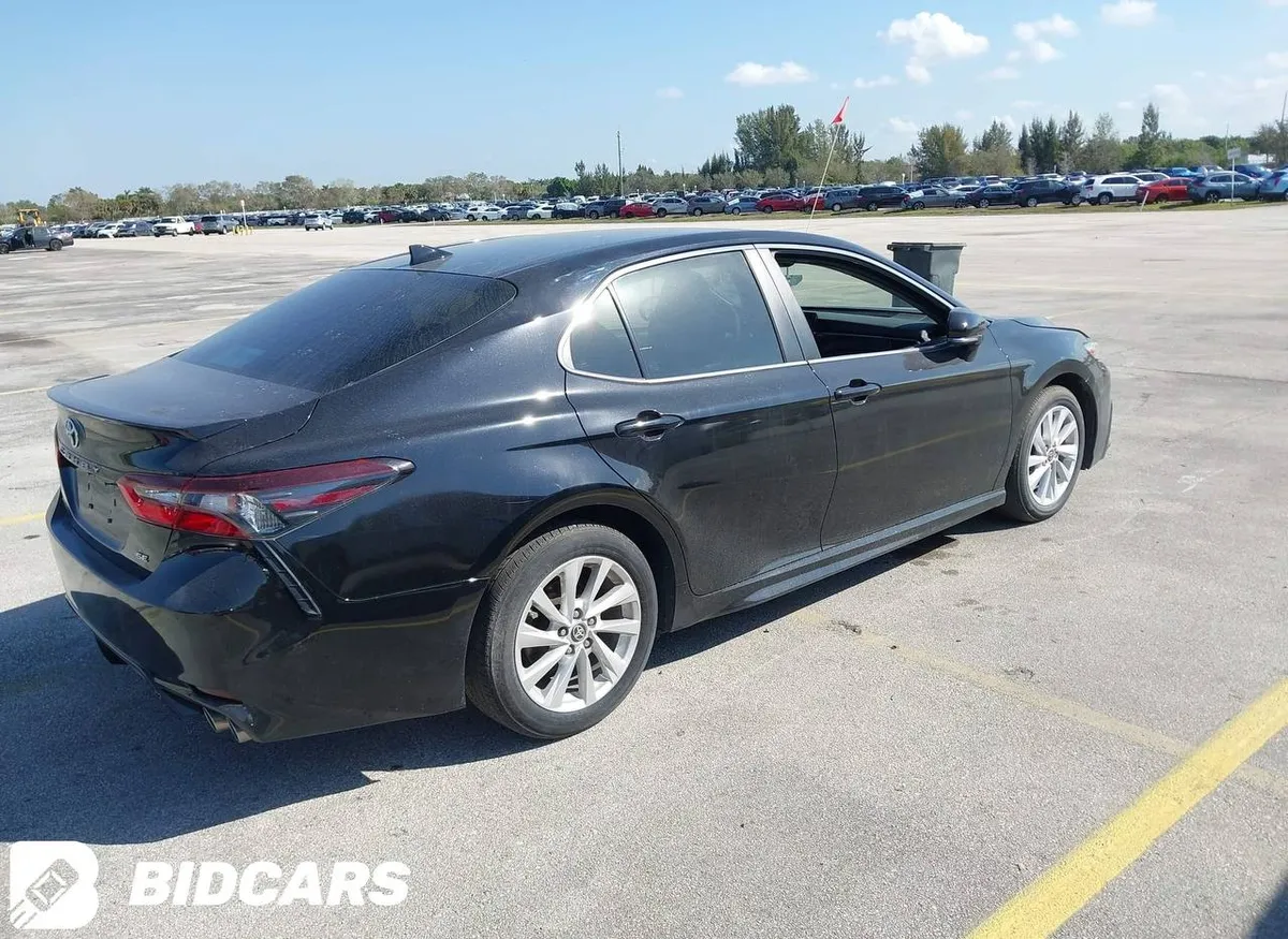 TOYOTA CAMRY SE 2023