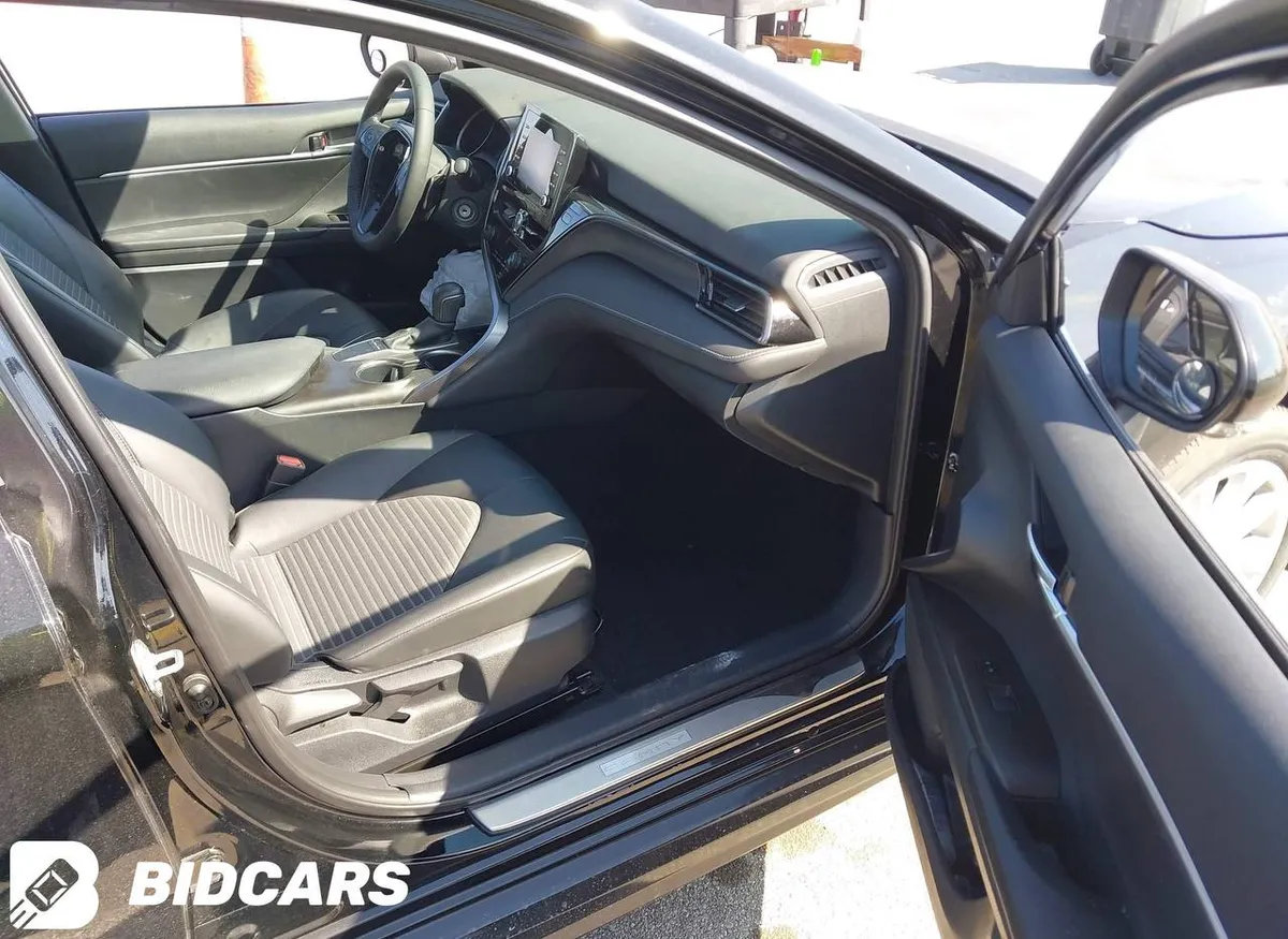 TOYOTA CAMRY SE 2023