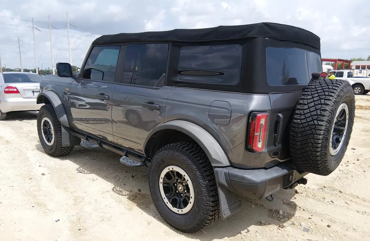 FORD BRONCO BADLANDS 2023