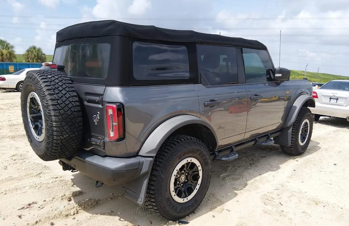 FORD BRONCO BADLANDS 2023