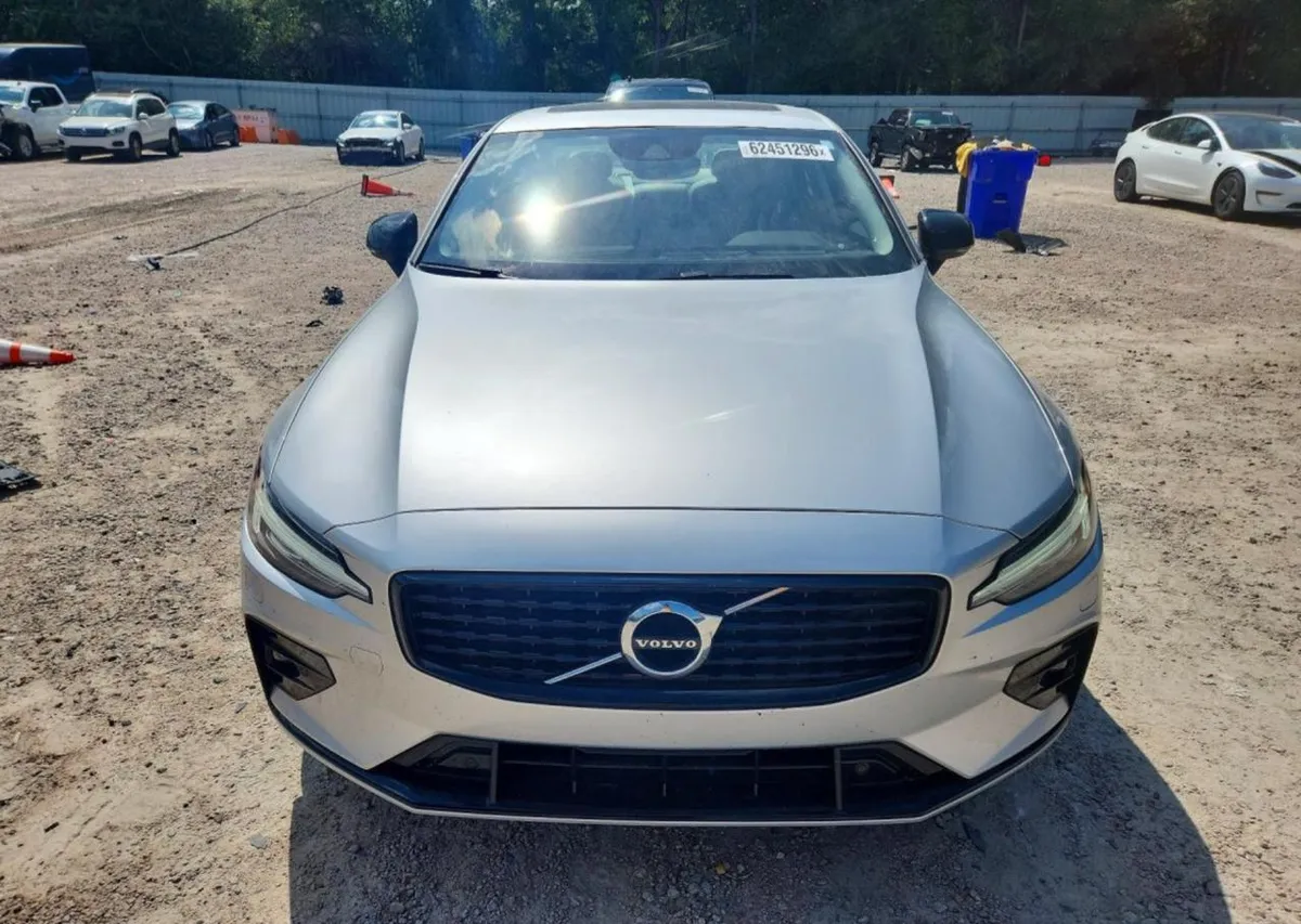 VOLVO S60 B5 MOMENTUM 2022