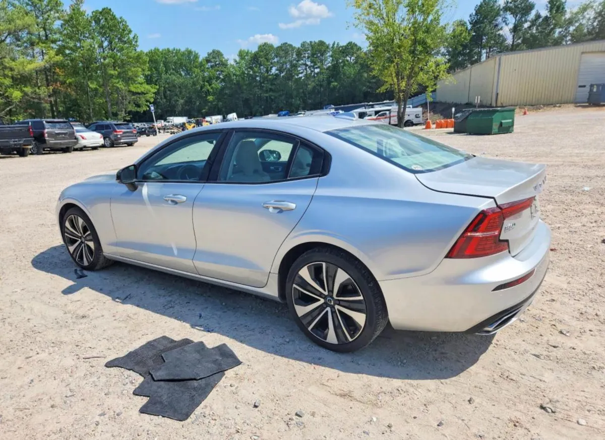 VOLVO S60 B5 MOMENTUM 2022