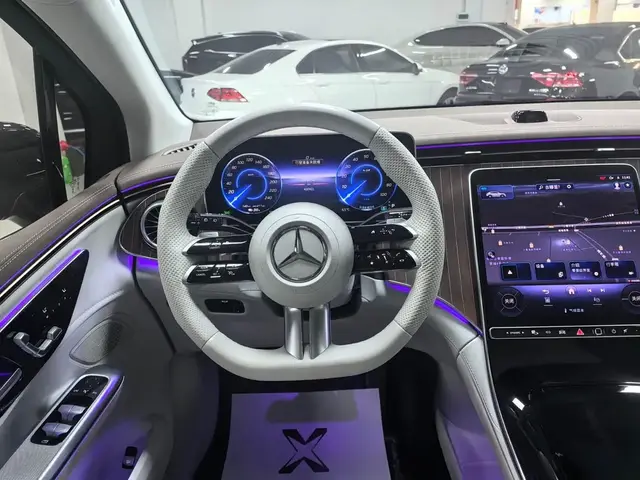 MERCEDES-BENZ EQE SUV 2023