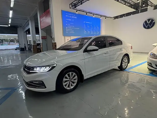 VOLKSWAGEN BORA 2021